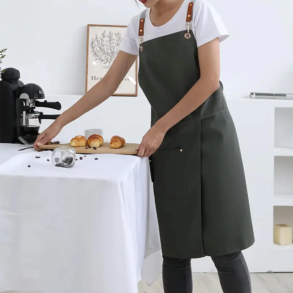 Tablier en toile imperméable avec poches et fente à la jambe – Image 4