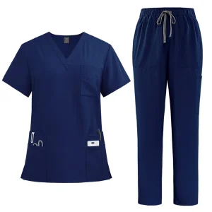 Ensemble bleu-marine blouse et pantalon